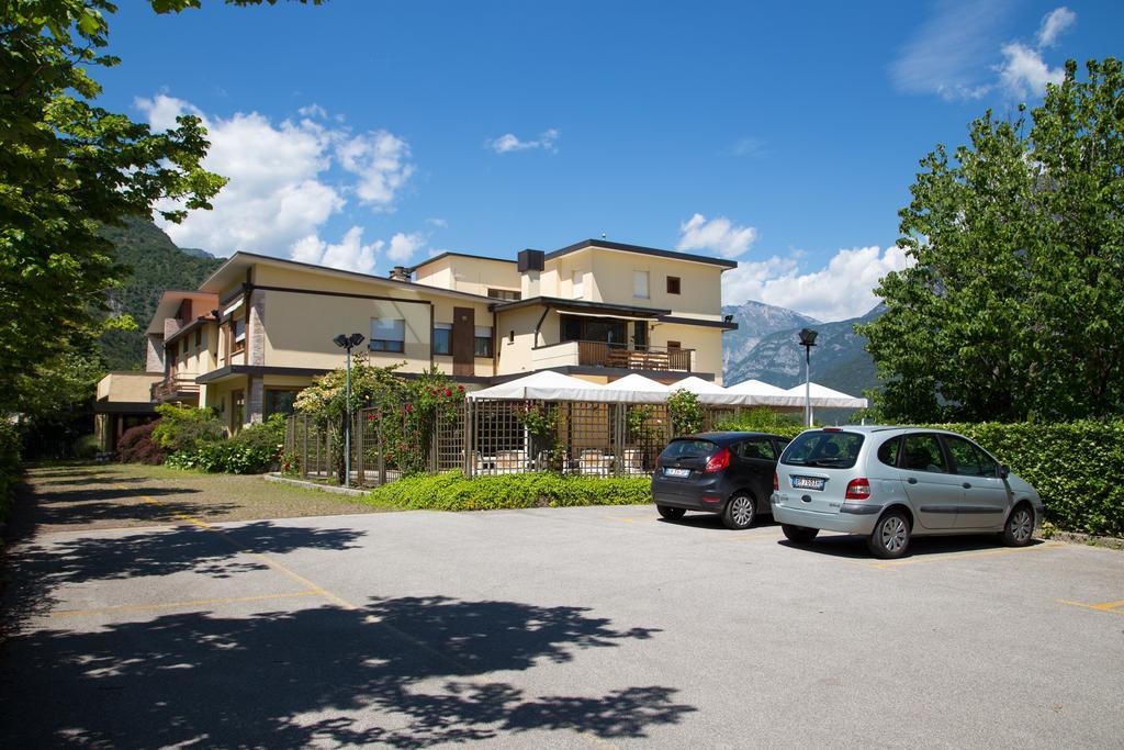 Albergo Benito Понте-нелле-Альпи Экстерьер фото